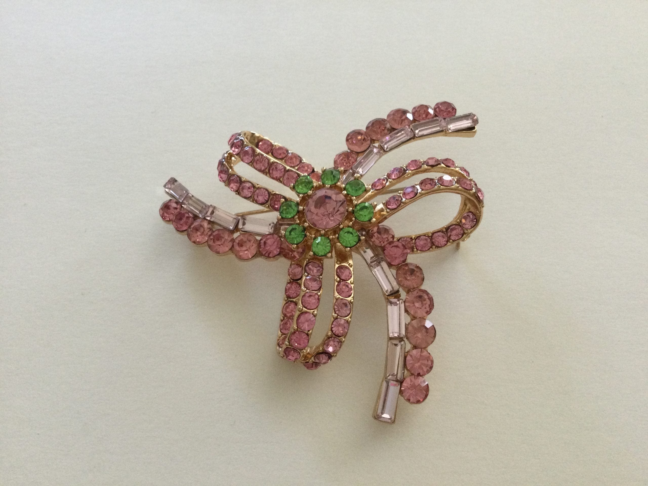 3-loop Pink Brooch w/Green accent