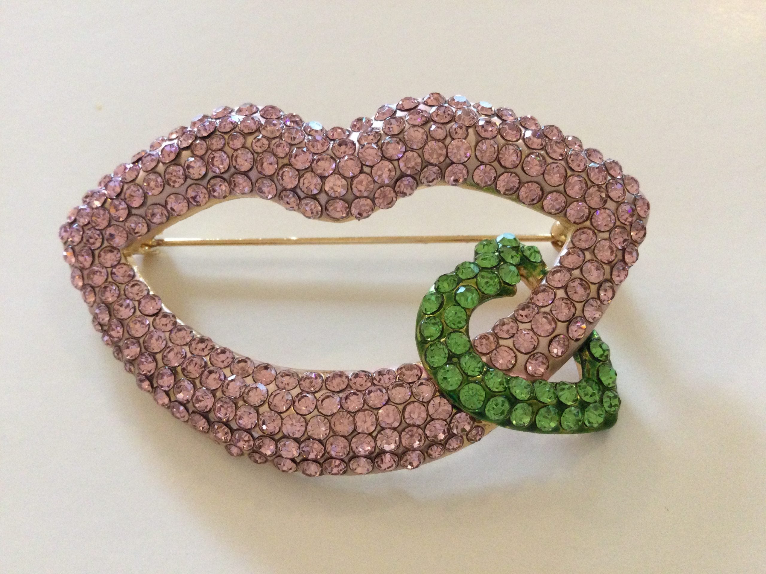 Pink lips/Green heart Brooch