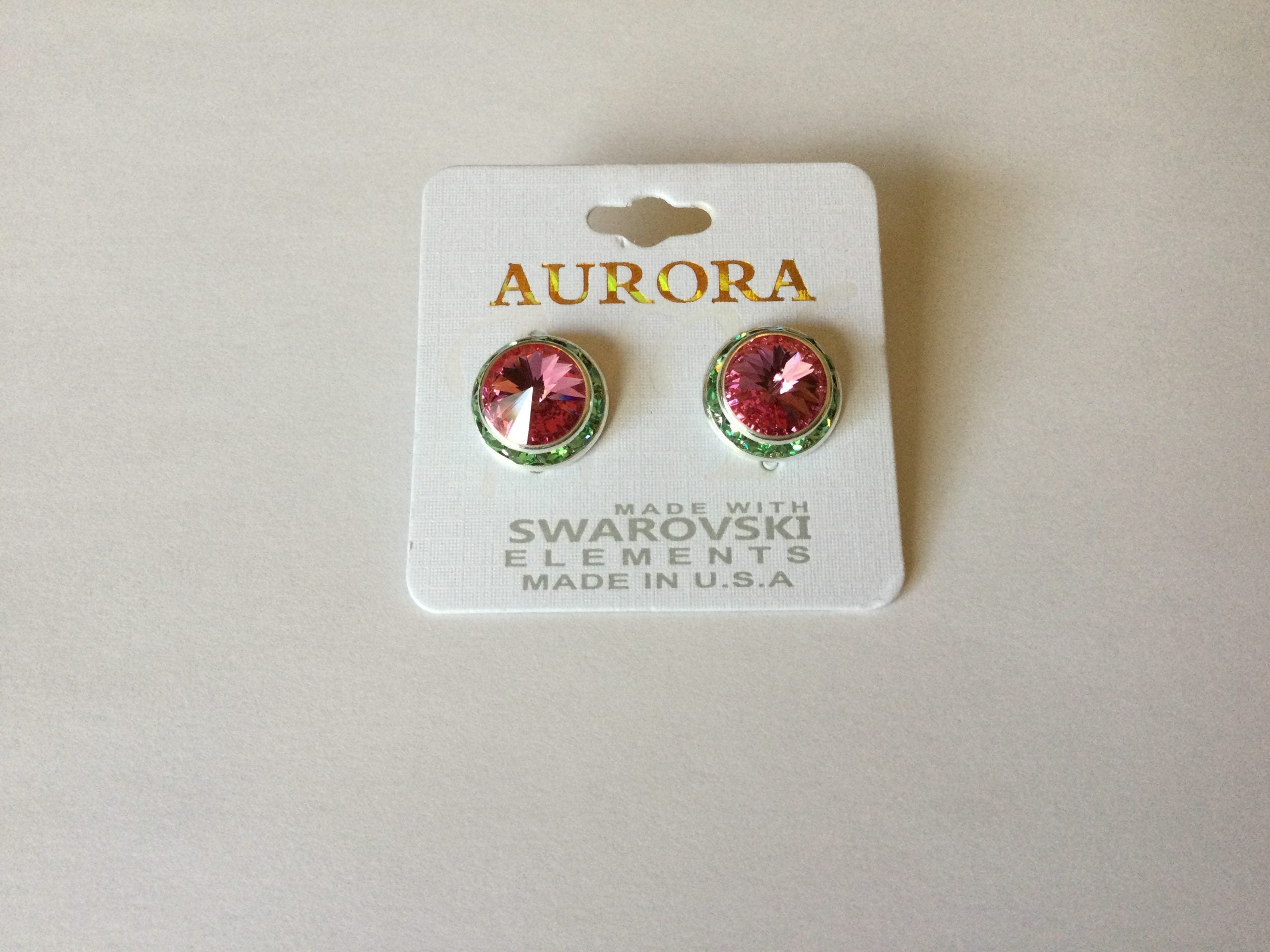 Med. P&G stud earrings