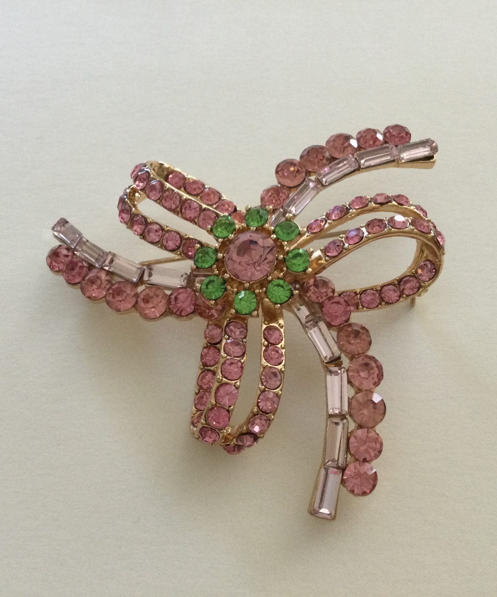 3-loop Pink Brooch w/Green accent