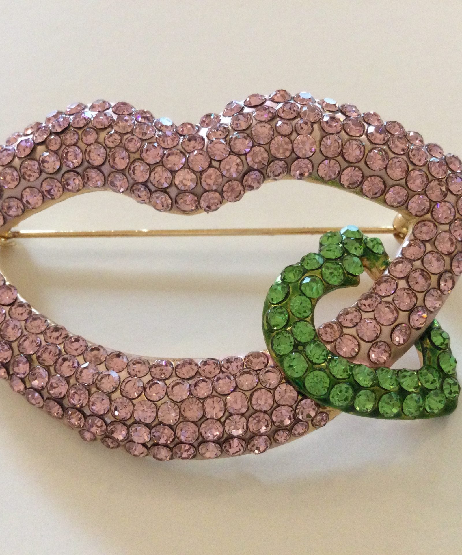 Pink lips/Green heart Brooch