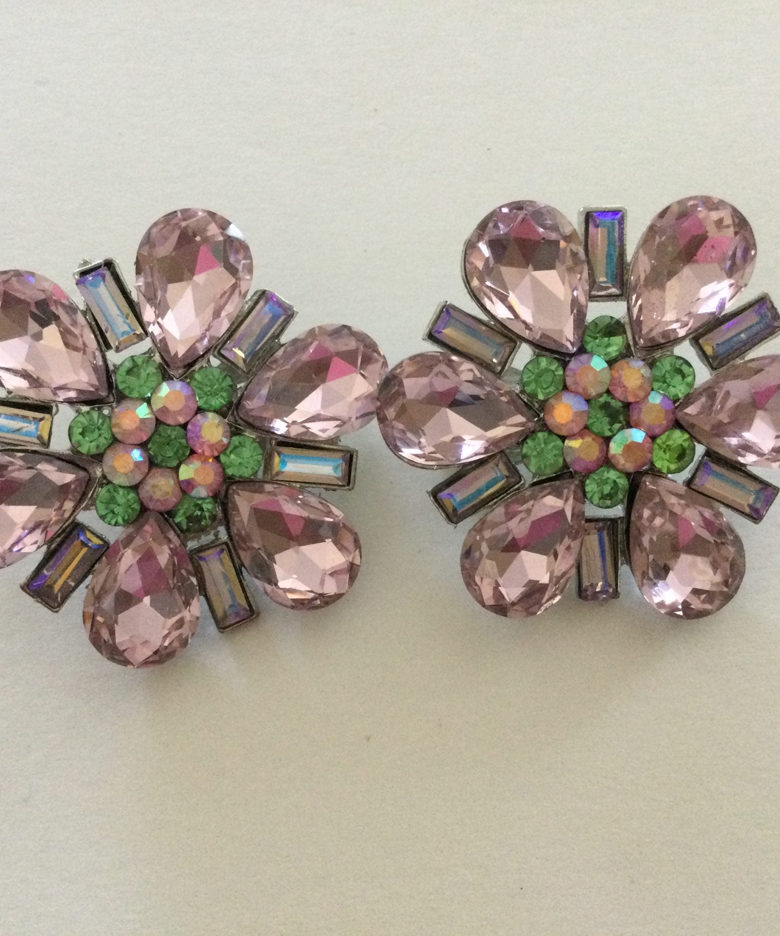 Round Crystal Clip On